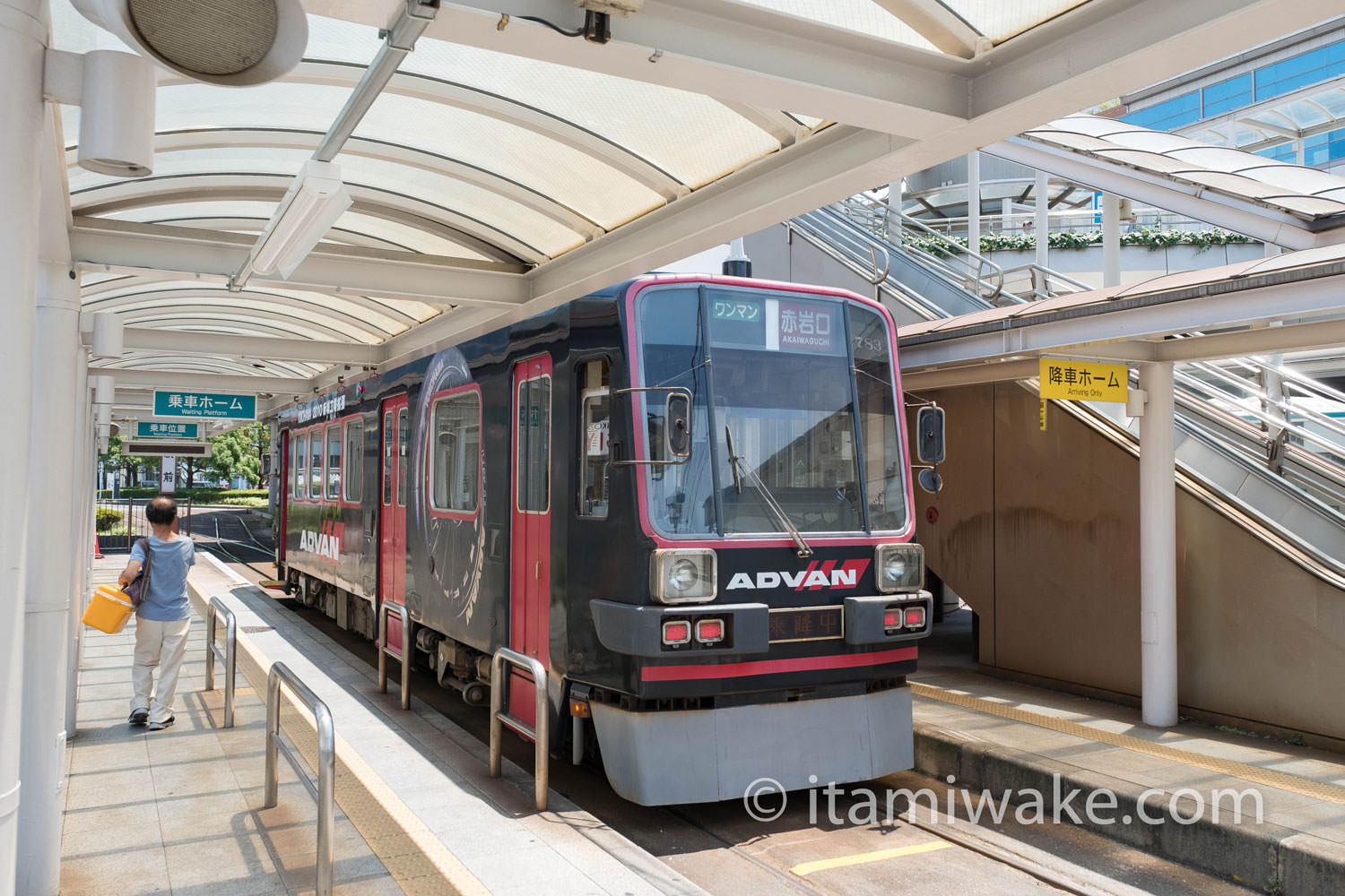 最新型っぽい路面電車