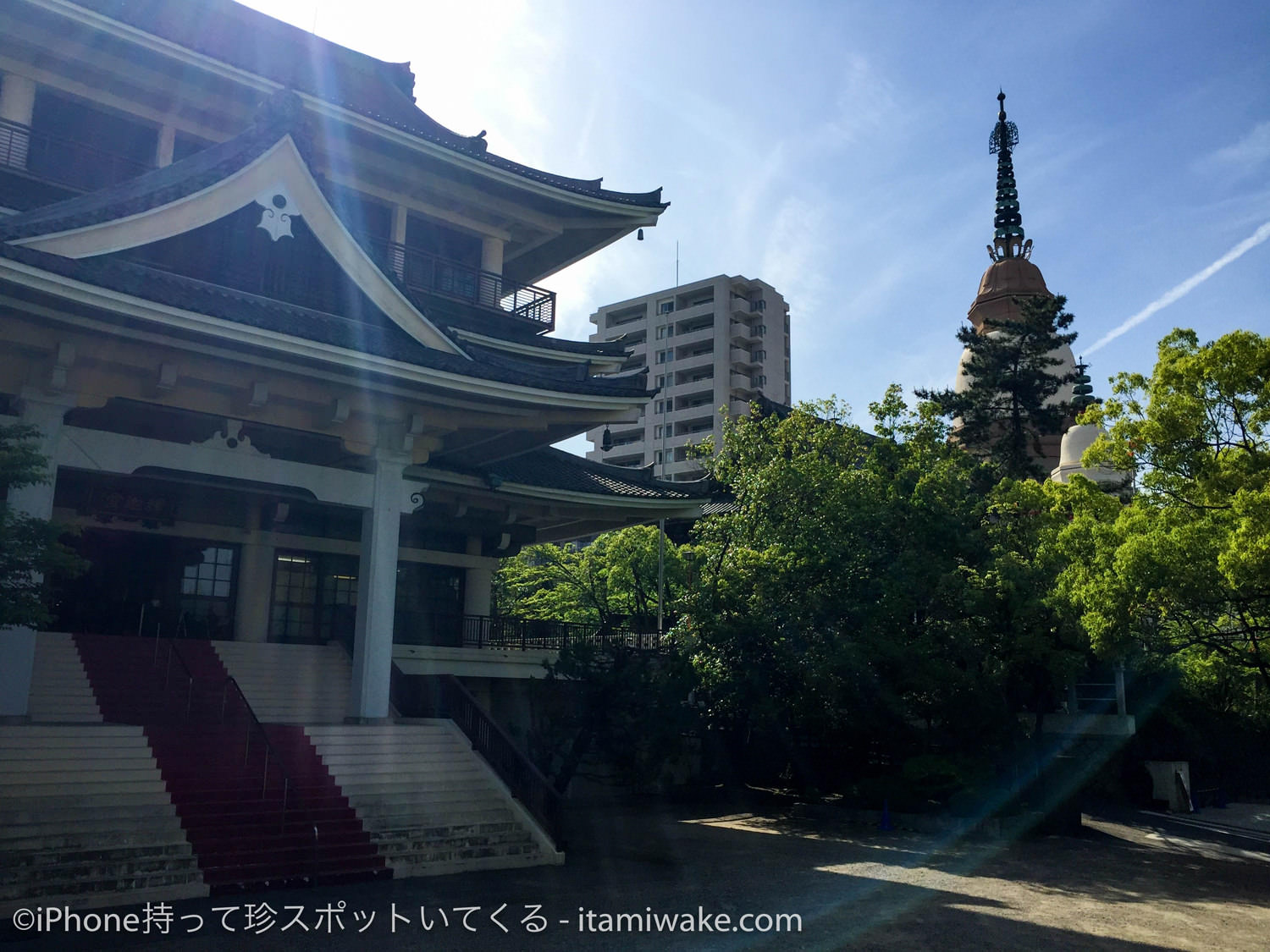 本殿と仏舎利