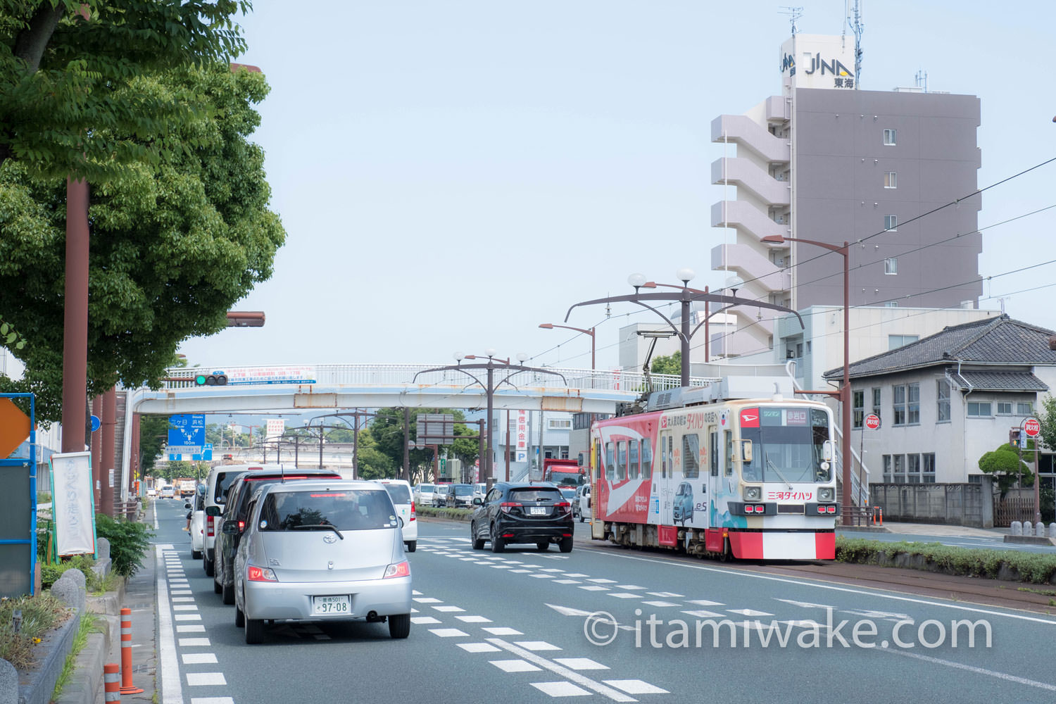 路面を行く電車