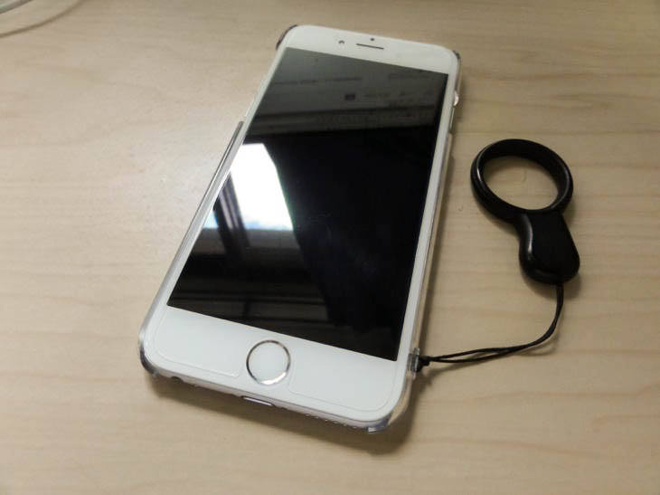 iPhone6の保護ガラスフィルムは小さい!ダサい!貼る意味あるのか!?