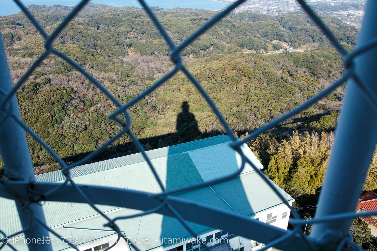 東京湾観音の影