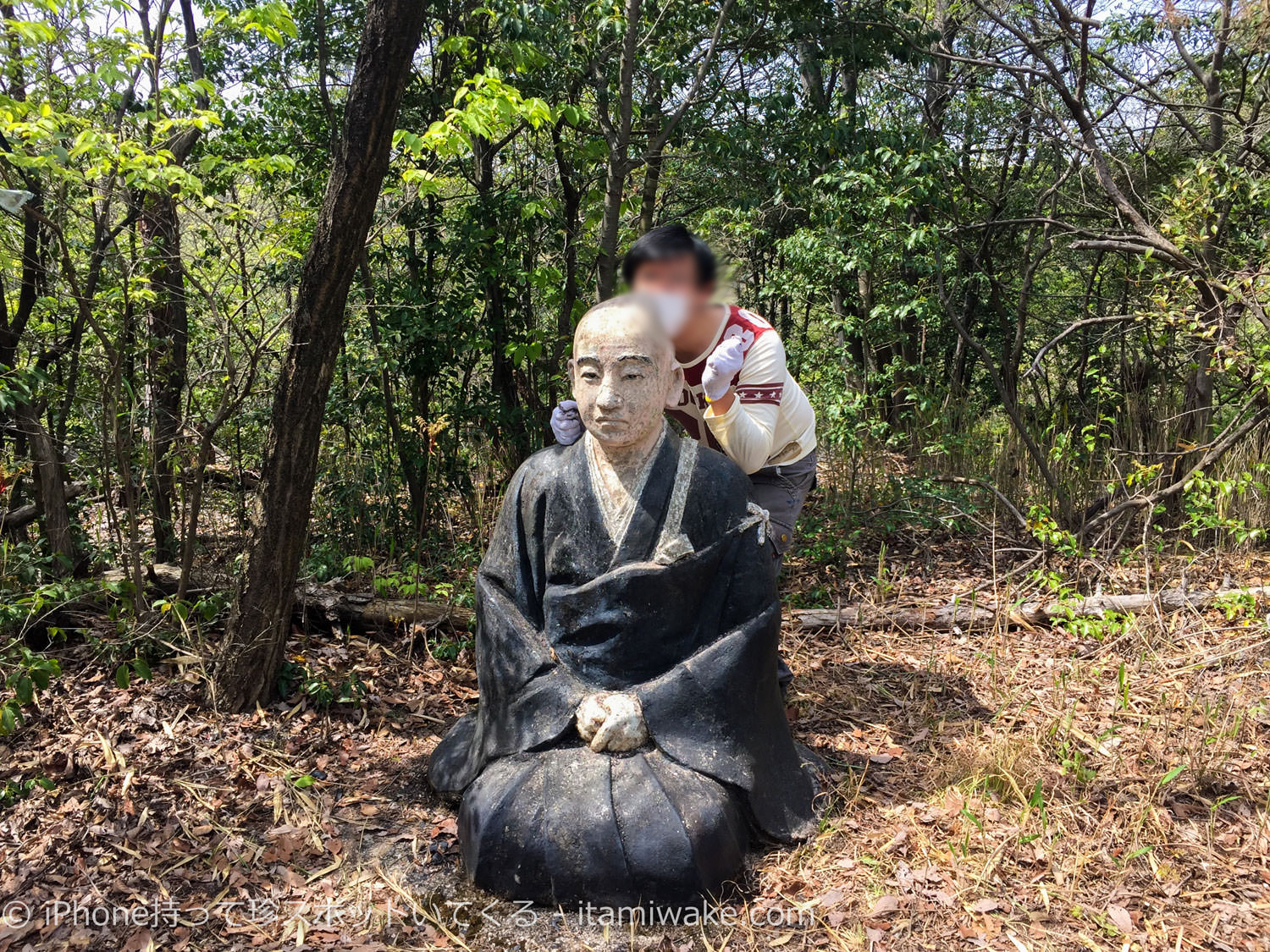 コンクリート像の肩たたき